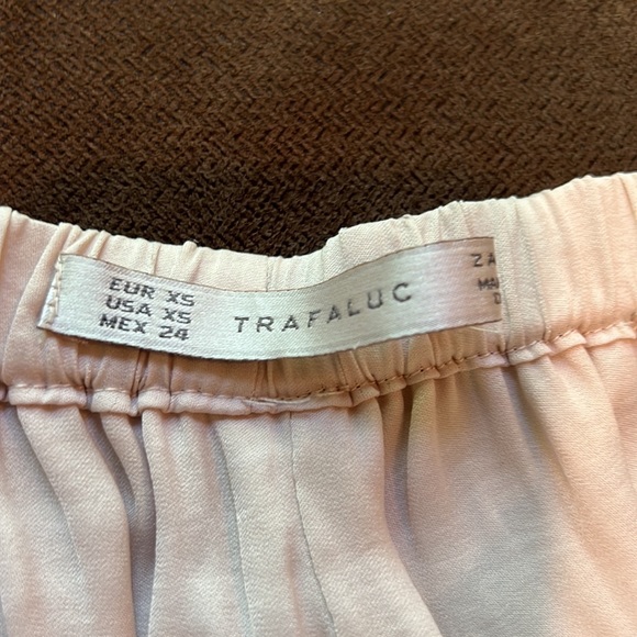 Trafaluc Zara lined polyester short - Picture 2 of 3